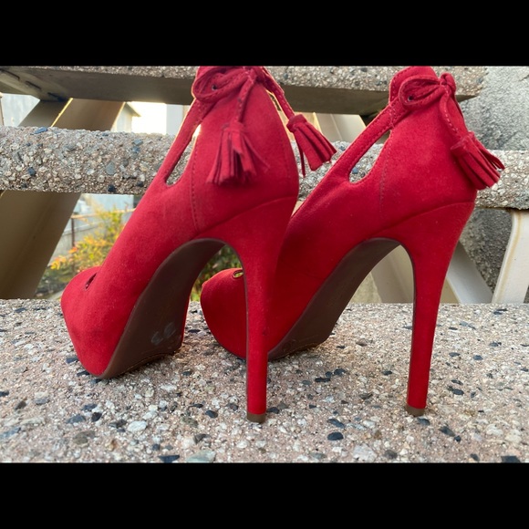 Red high heels - Picture 4 of 5